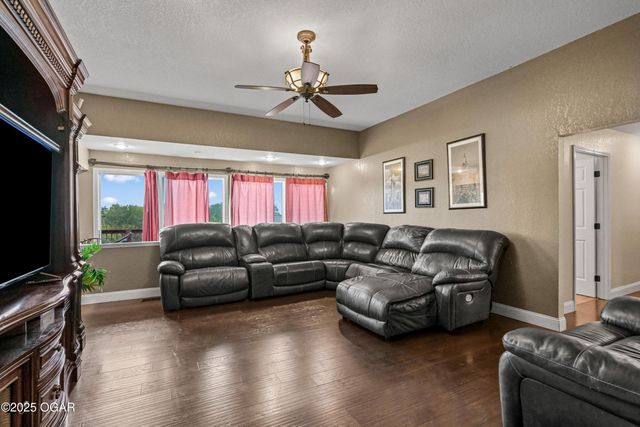 1977 Hammer Lane, Carthage, MO 64836