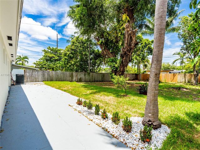 254 SW 4th St, Dania Beach, FL 33004