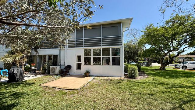 21 Newport B Court, Deerfield Beach, FL 33442