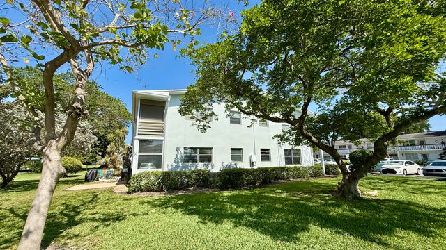 21 Newport B Court, Deerfield Beach, FL 33442