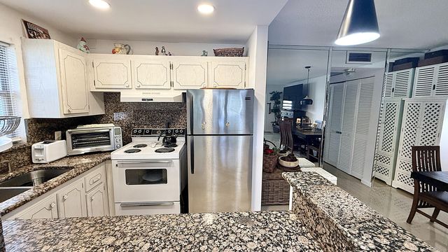 21 Newport B Court, Deerfield Beach, FL 33442
