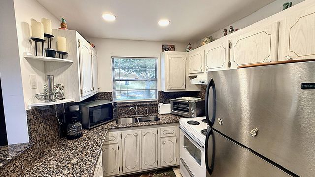 21 Newport B Court, Deerfield Beach, FL 33442