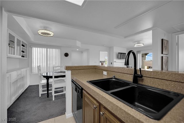 1909 Mountain Hills Court 205, Las Vegas, NV 89128