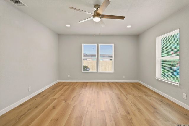 1126 W Lullwood, San Antonio, TX 78201