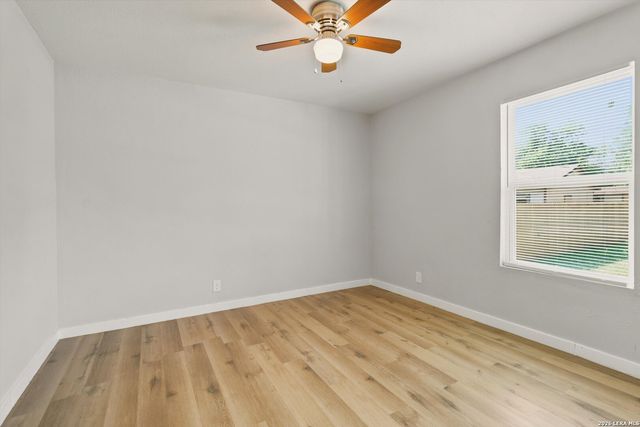 1126 W Lullwood, San Antonio, TX 78201