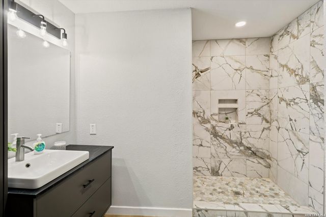 1126 W Lullwood, San Antonio, TX 78201