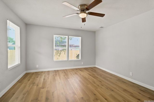 1126 W Lullwood, San Antonio, TX 78201