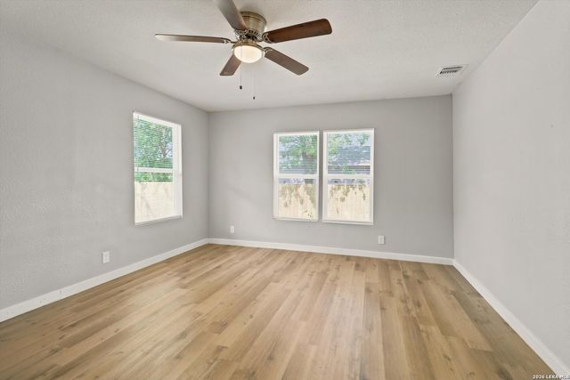 1126 W Lullwood, San Antonio, TX 78201