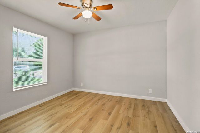 1126 W Lullwood, San Antonio, TX 78201