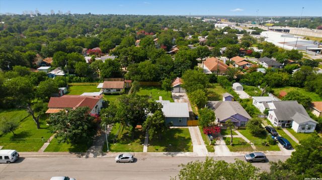 1126 W Lullwood, San Antonio, TX 78201