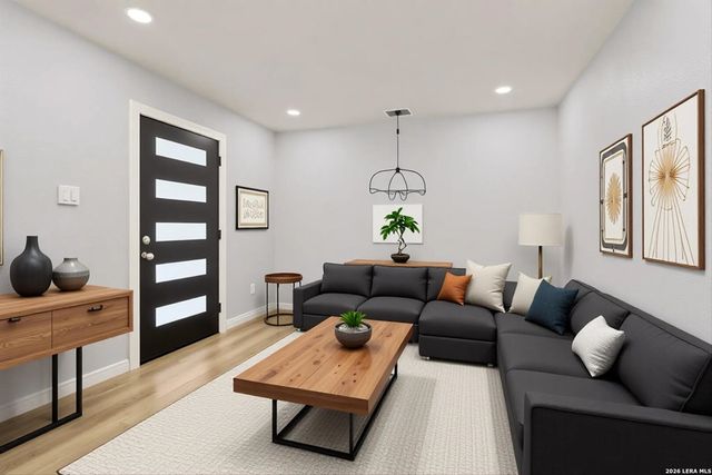 1126 W Lullwood, San Antonio, TX 78201