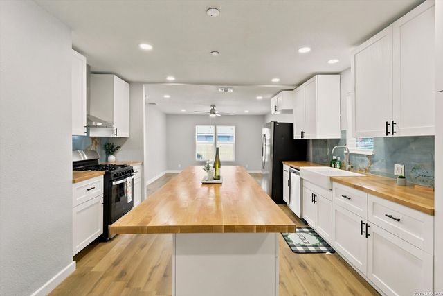 1126 W Lullwood, San Antonio, TX 78201
