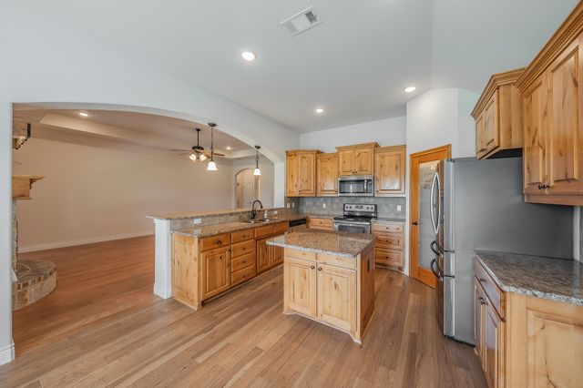 105 Briar Meadows Circle, Azle, TX 76020