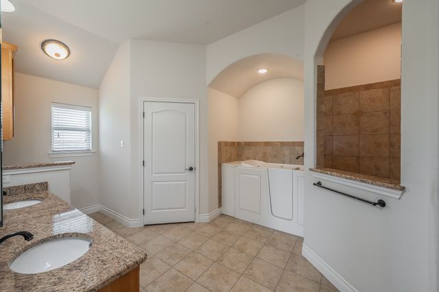105 Briar Meadows Circle, Azle, TX 76020