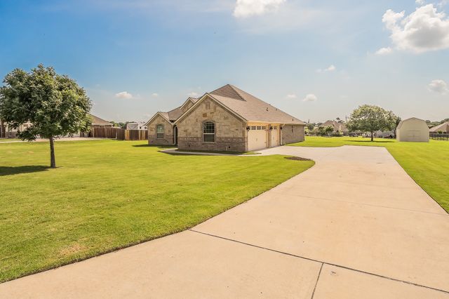 105 Briar Meadows Circle, Azle, TX 76020