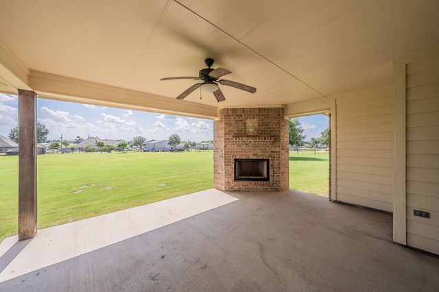 105 Briar Meadows Circle, Azle, TX 76020