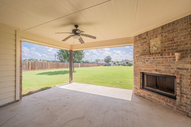 105 Briar Meadows Circle, Azle, TX 76020
