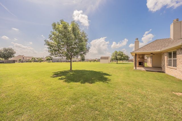 105 Briar Meadows Circle, Azle, TX 76020