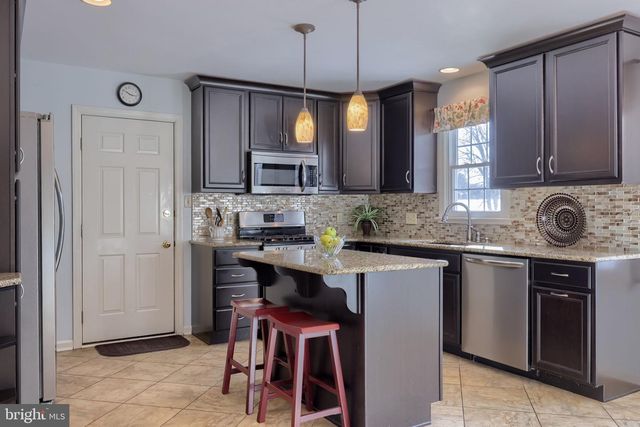 2124 SOUTHPOINT DR, Hummelstown, PA 17036