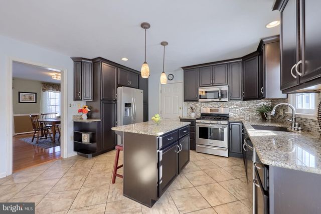 2124 SOUTHPOINT DR, Hummelstown, PA 17036