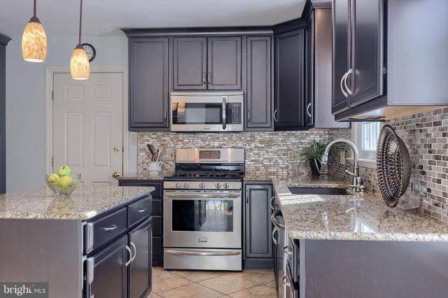 2124 SOUTHPOINT DR, Hummelstown, PA 17036