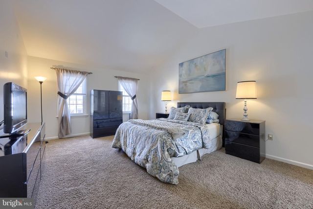 2124 SOUTHPOINT DR, Hummelstown, PA 17036