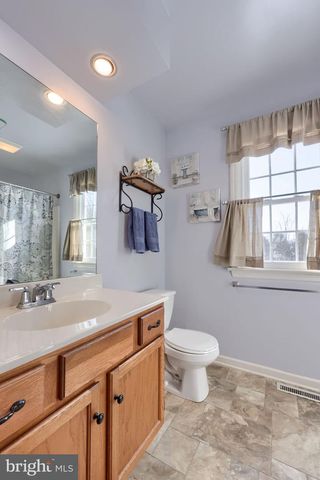 2124 SOUTHPOINT DR, Hummelstown, PA 17036