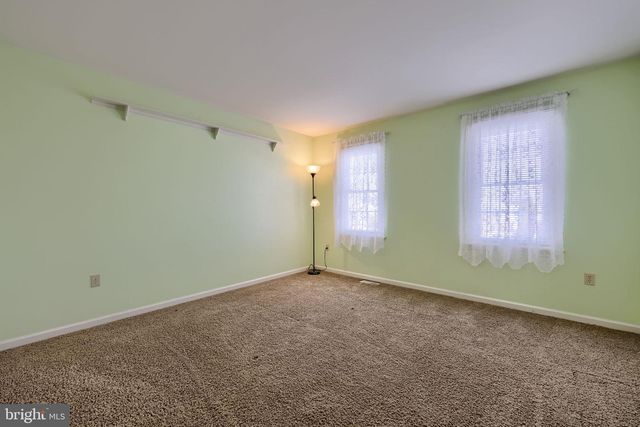 2124 SOUTHPOINT DR, Hummelstown, PA 17036