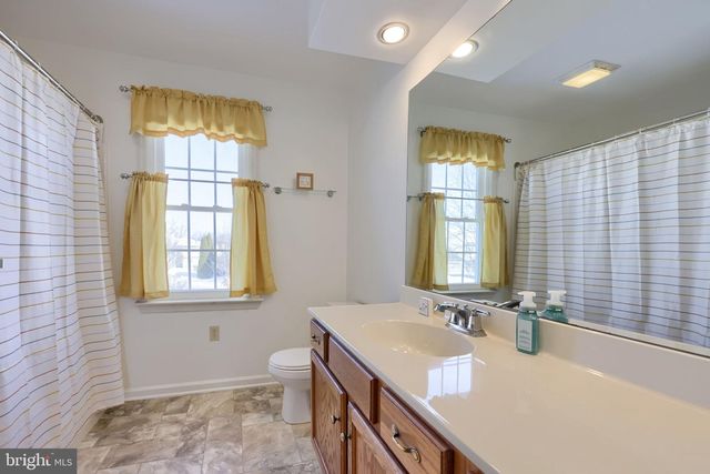 2124 SOUTHPOINT DR, Hummelstown, PA 17036