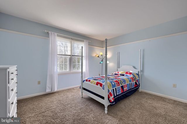 2124 SOUTHPOINT DR, Hummelstown, PA 17036