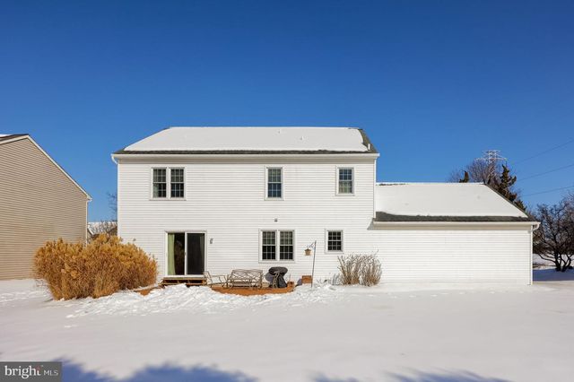 2124 SOUTHPOINT DR, Hummelstown, PA 17036