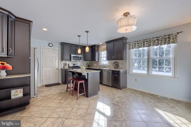 2124 SOUTHPOINT DR, Hummelstown, PA 17036