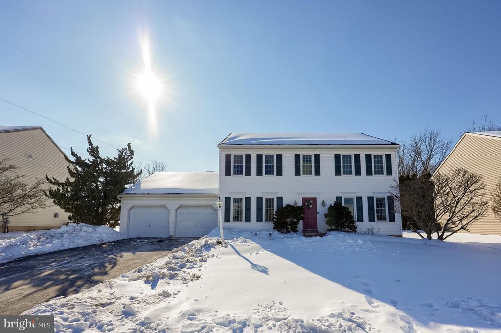 2124 SOUTHPOINT DR, Hummelstown, PA 17036