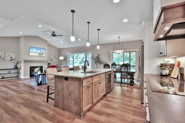 4144 Shady Oak Road S, Minnetonka, MN 55343
