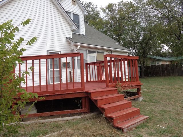 211 W Purdom Avenue, Alvarado, TX 76009