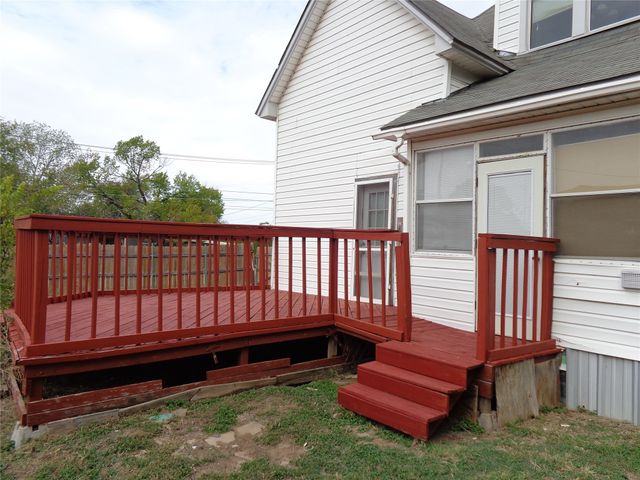 211 W Purdom Avenue, Alvarado, TX 76009