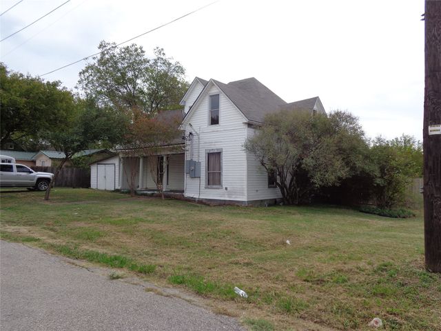 211 W Purdom Avenue, Alvarado, TX 76009