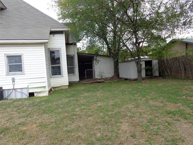 211 W Purdom Avenue, Alvarado, TX 76009