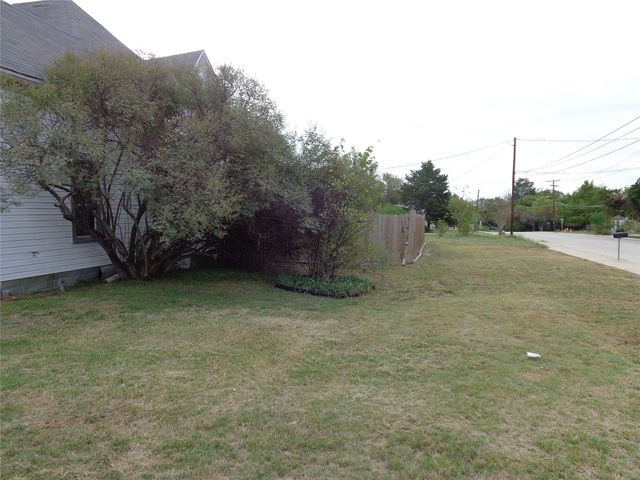211 W Purdom Avenue, Alvarado, TX 76009