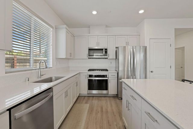 801 Talavera Cir, Lodi, CA 95242
