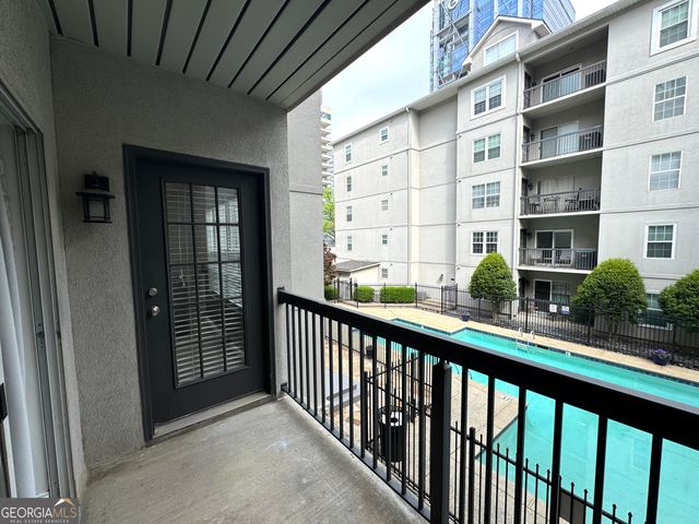 1074 Peachtree Walk NE B220, Atlanta, GA 30309