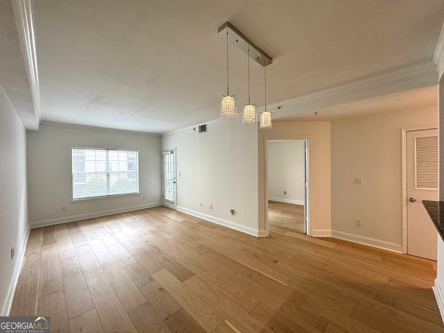 1074 Peachtree Walk NE B220, Atlanta, GA 30309