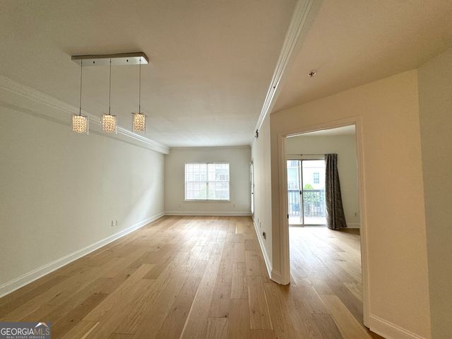 1074 Peachtree Walk NE B220, Atlanta, GA 30309