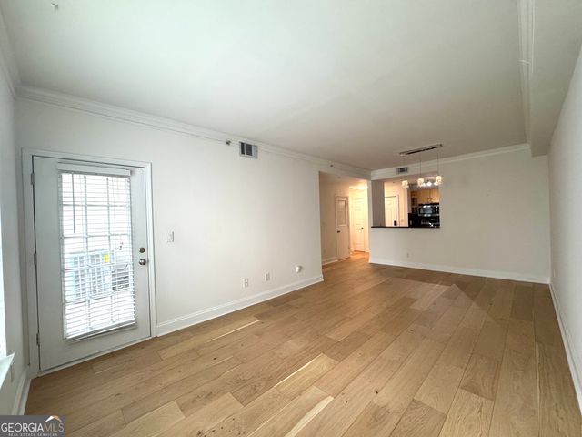 1074 Peachtree Walk NE B220, Atlanta, GA 30309