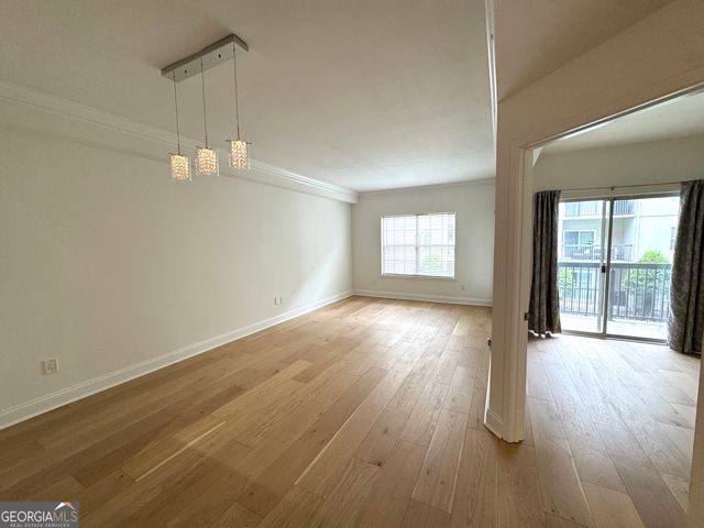 1074 Peachtree Walk NE B220, Atlanta, GA 30309