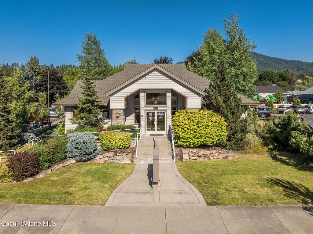 8152 N WAYNE DR, Hayden, ID 83835