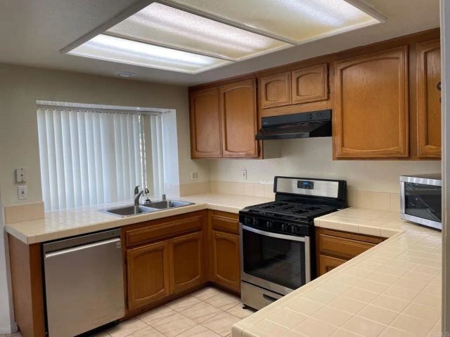 15602 Via Marchena, San Diego, CA 92128