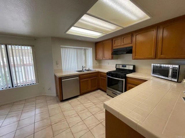15602 Via Marchena, San Diego, CA 92128