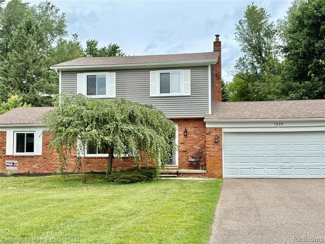 1209 Bay Ridge Drive, Highland, MI 48356