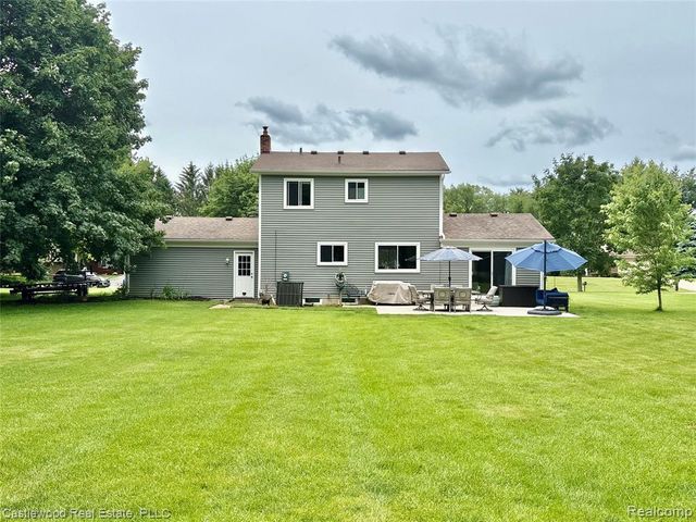 1209 Bay Ridge Drive, Highland, MI 48356